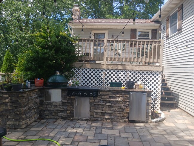 Building Photo - 801 Pinetree Way