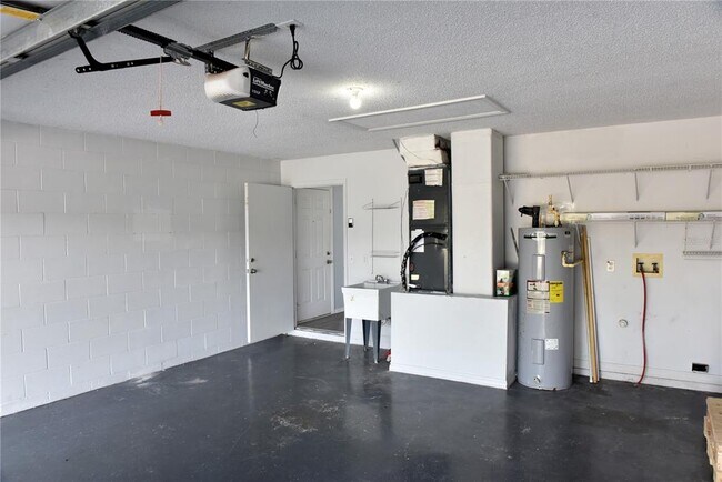 Building Photo - 271 Daniels Pointe Dr