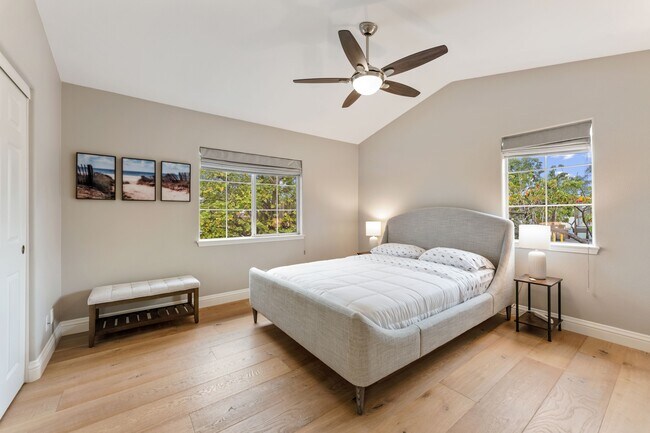 Building Photo - 200 Oak View Ln