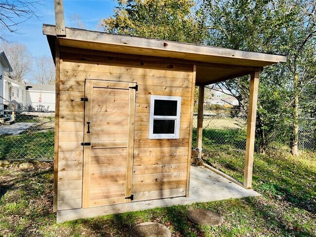 Building Photo - 804 NW B St