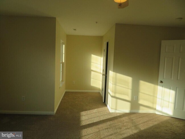 Building Photo - 3700 Bedford Dr