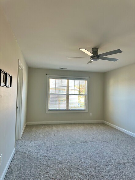 Master Bedroom - 7637 Weathered Oak Way