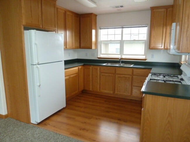 Building Photo - 2718 Meadow Creek Way