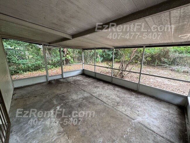 Building Photo - 6132 Oakcrest Cir