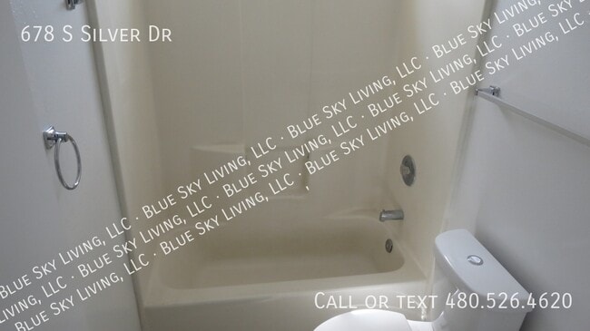 Building Photo - 678 S Silver Dr