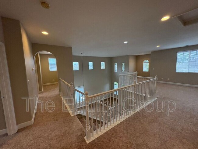 Building Photo - 3116 W Buena Vista Ave