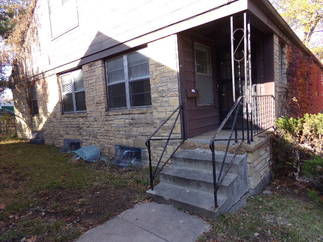 Building Photo - Newly Remodeled 3 Level Duplex off 24th an...