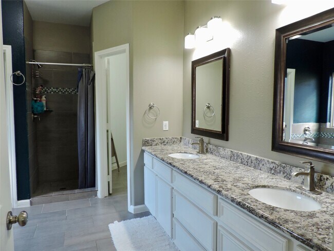 Building Photo - 2730 N Colosseum Ct