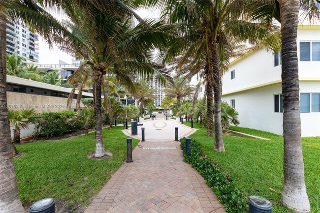 Primary Photo - 2101 S Surf Rd