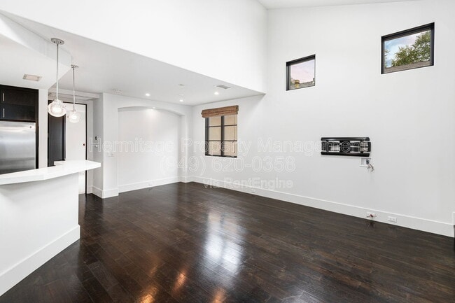 Building Photo - 435 1/2 Carnation Avenue