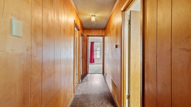 Building Photo - 119 Hall St