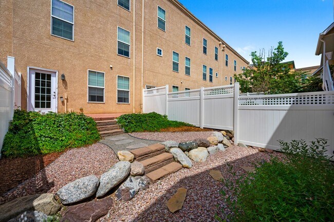 Building Photo - 233 E Fountain Blvd