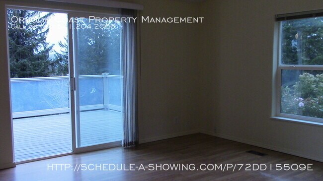 Building Photo - Gorgeous View 3 Bedroom House