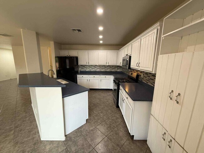 Building Photo - 640 W Emerald Key Dr