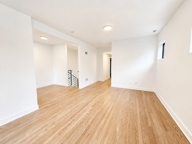 Building Photo - 3807 N Lawndale Ave