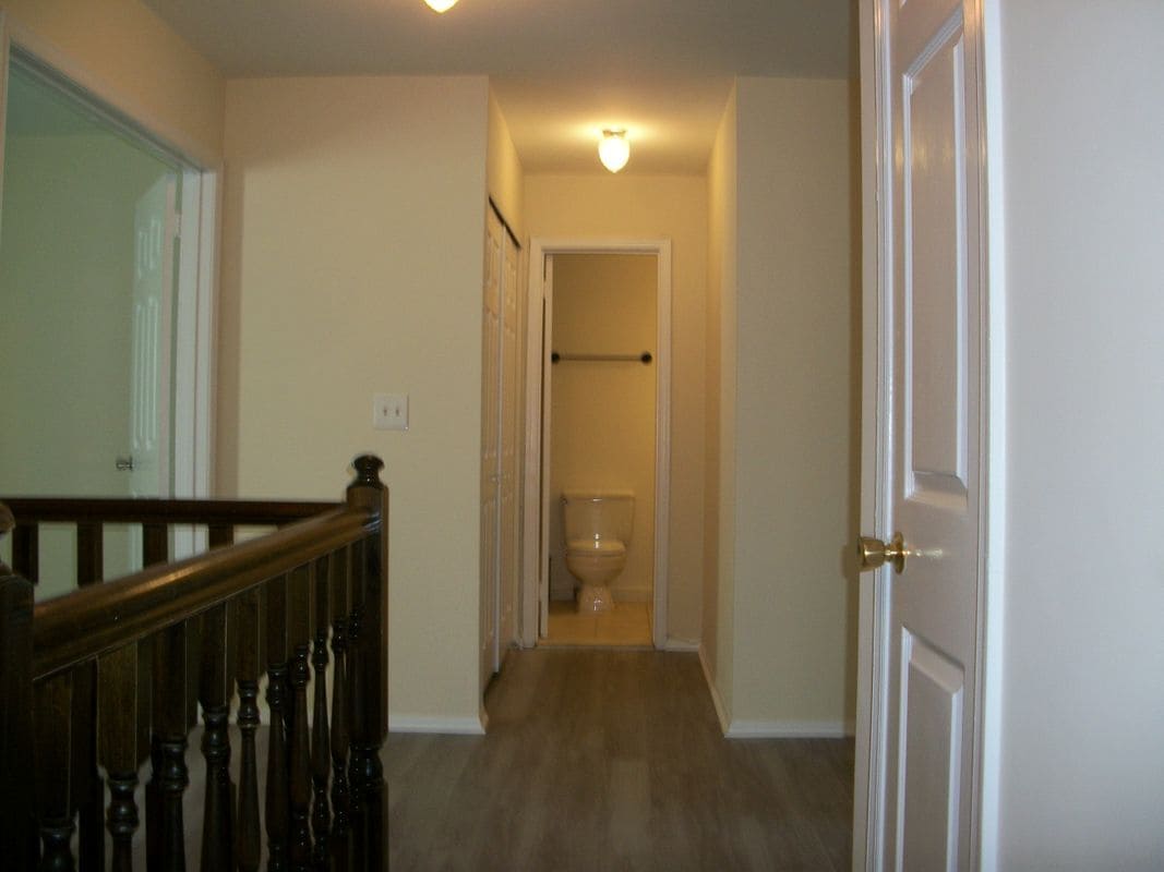 Building Photo - 348 Cotswold Pl