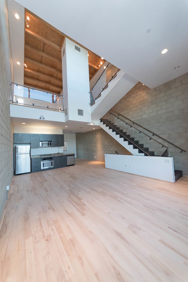 Primary Photo - 717 N Highland Ave