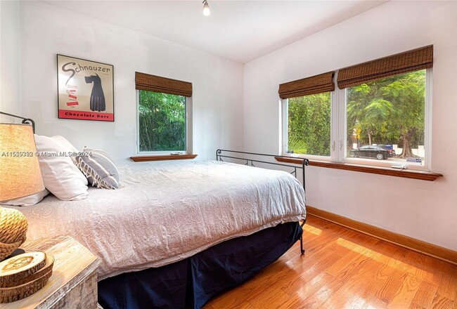 Building Photo - 527 SW 20th Rd