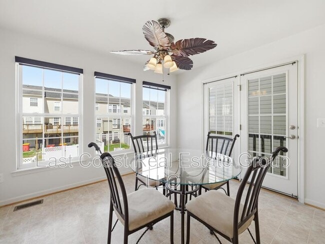 Building Photo - 1247 Mare St