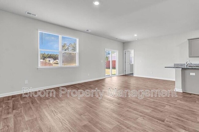 Building Photo - 602 Solar Ct