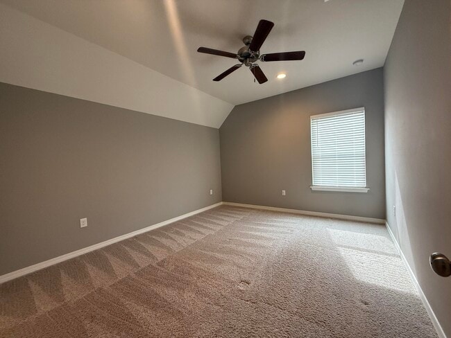 Building Photo - 105 Creve Core Dr