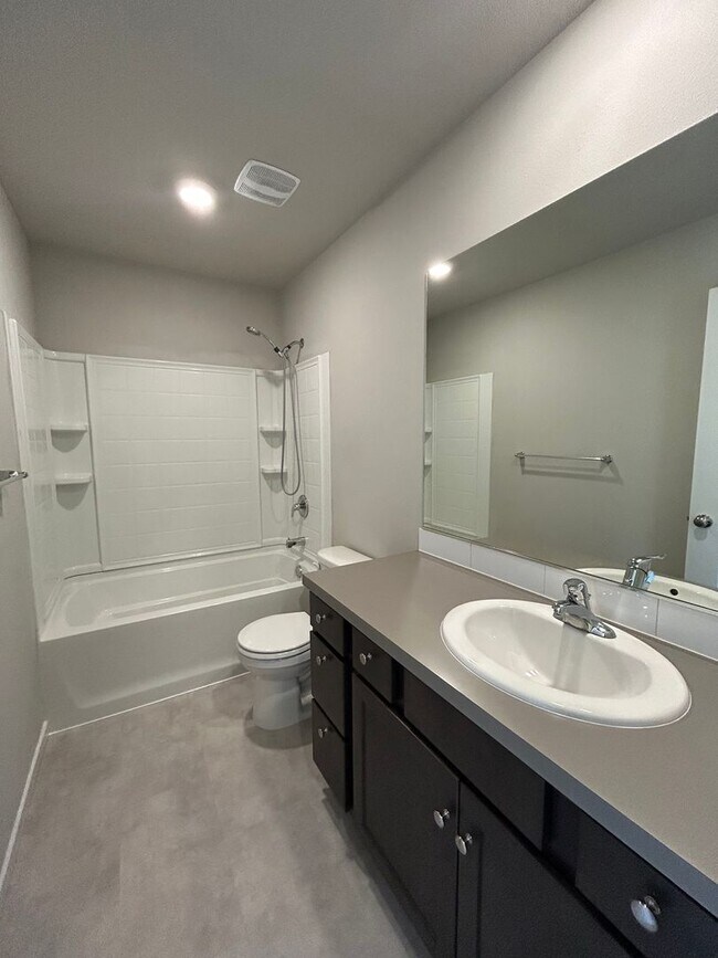 Building Photo - Beautiful 4 Bedroom Home with Attached Garage!
