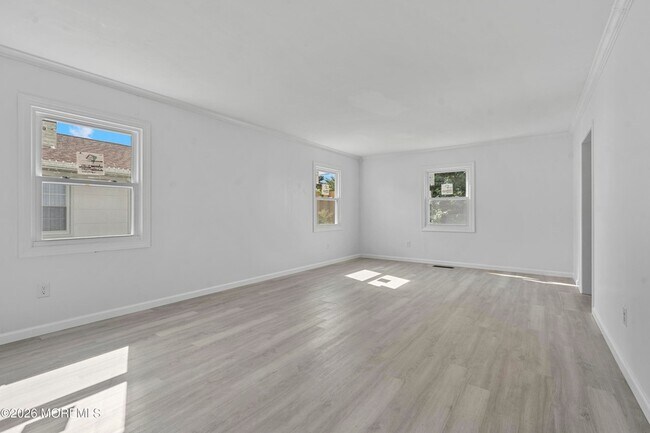 Building Photo - 8 Holton Ln