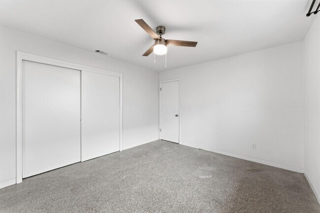 Building Photo - 766 20th Ave N