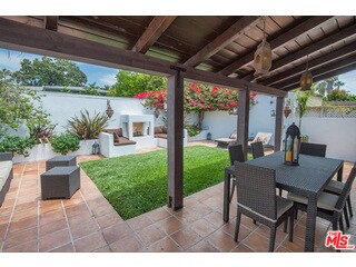 Building Photo - 9031 Rosewood Ave