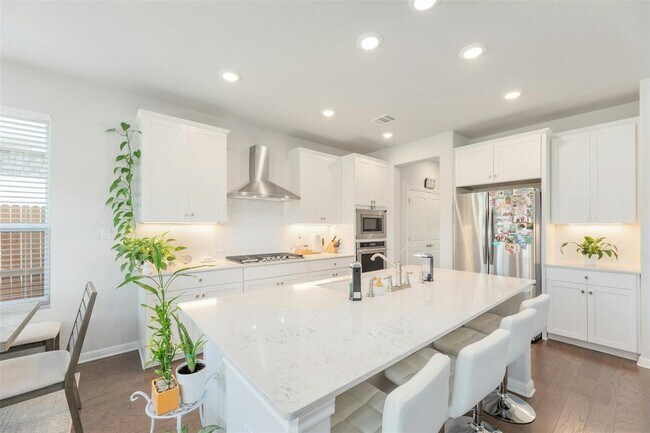 Building Photo - 6805 Covina Ln