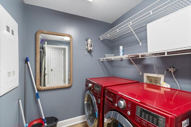 Building Photo - 401 E Beach Blvd