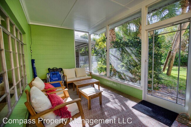 Building Photo - 2 br, 1.5 bath House - 713 W. Venice Ave.