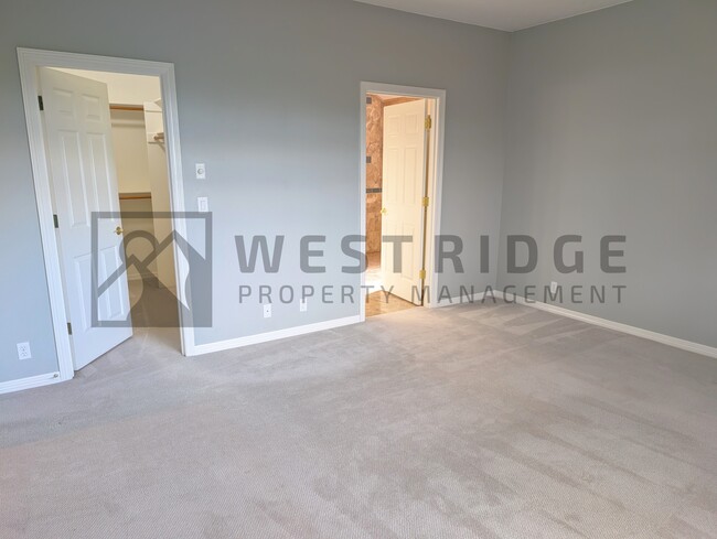 Building Photo - 632 NW Pacific Grove Dr