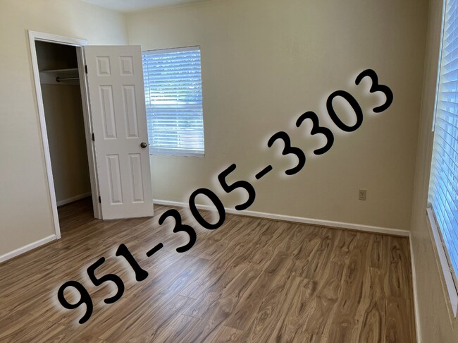 Building Photo - 494 Electric Ave