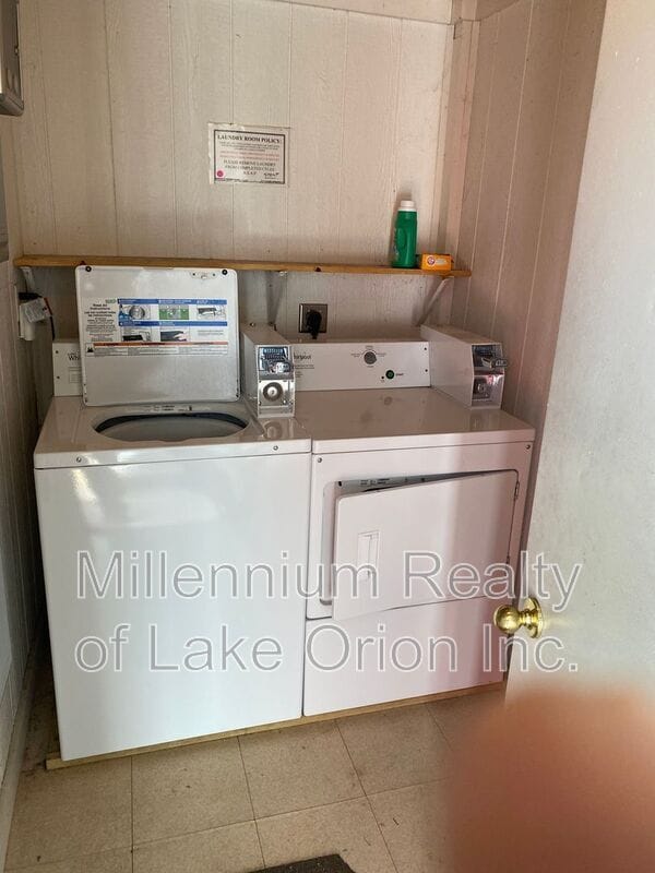 Building Photo - 67 Bentley St