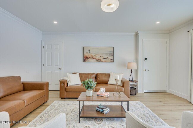 Building Photo - 212 10th Ave