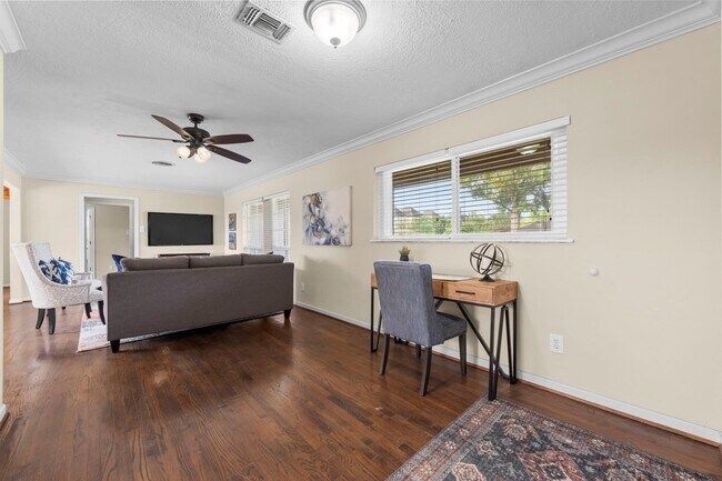 Building Photo - 1726 Wycliffe Dr