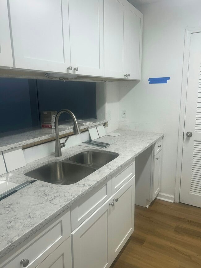 Building Photo - 1230 Hanover Pl