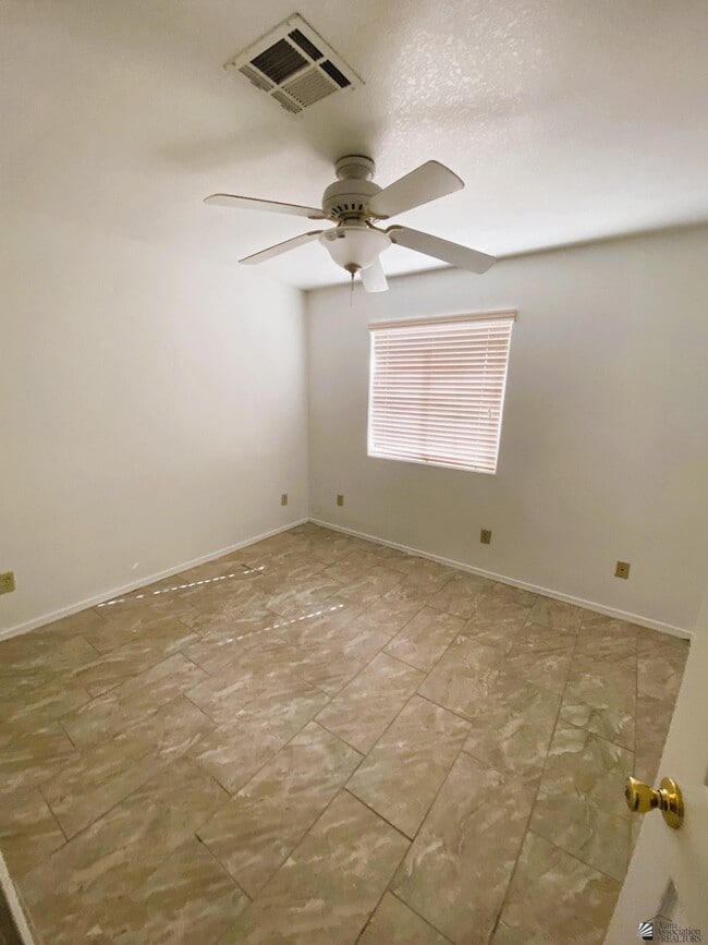 Building Photo - 1422 Andrea Ave