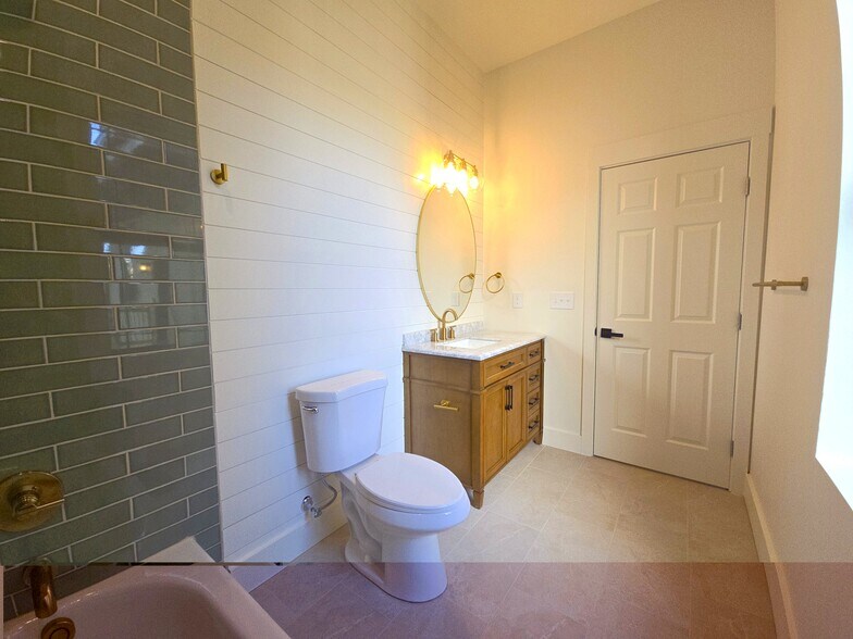 Building Photo - 1207 Lee St