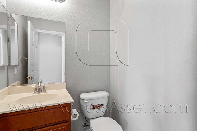 Building Photo - Spacious 4 Bed + Loft Home with 3-Car Garage in Lake Elsinore