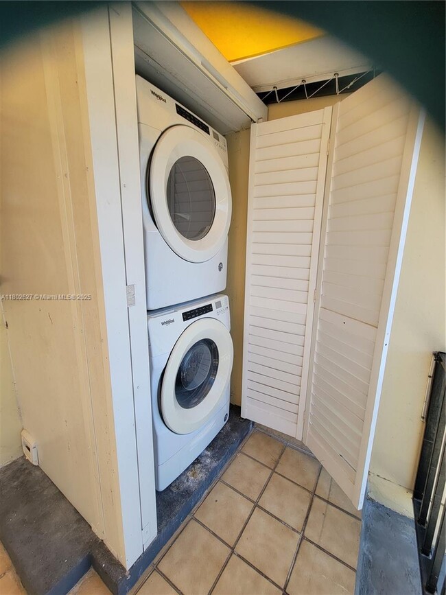 Building Photo - 15504 Sharpecroft Dr