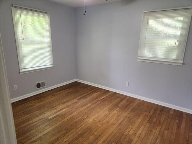 Building Photo - 2888 Mockingbird Cir