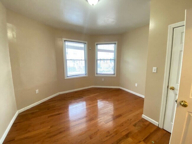 Building Photo - 186 Oakwood Pl