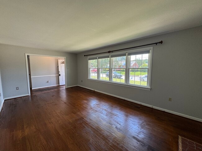 Building Photo - 117 Southerland Dr