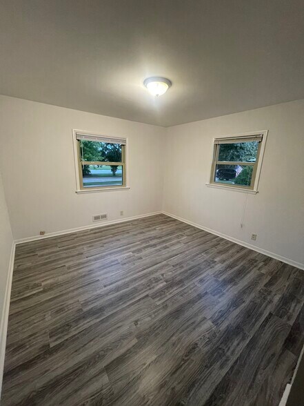 Building Photo - 6071 S Lake Dr