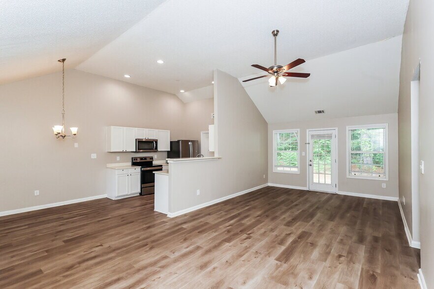 Building Photo - 4925 Brookwood Pl