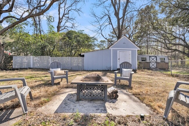 Building Photo - Charming Cottage with Modern Upgrades in Hanahan