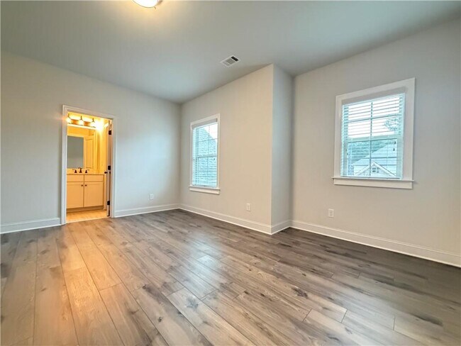 Building Photo - 1545 Dahlia Dr