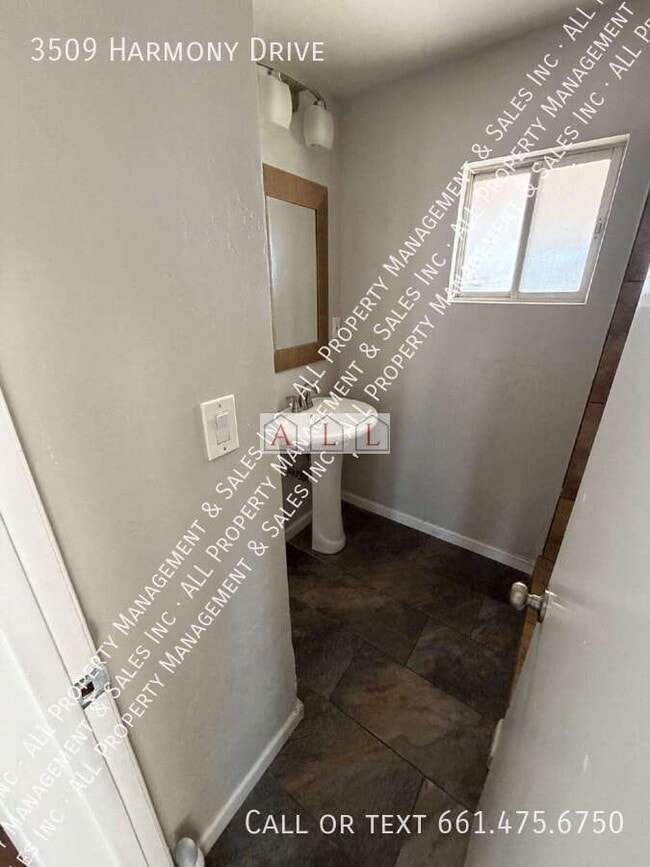 Building Photo - 3509 Harmony Dr